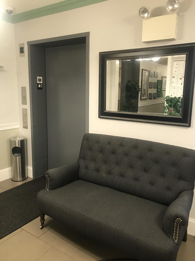Crescent Suites Hotel Waltham Esterno foto
