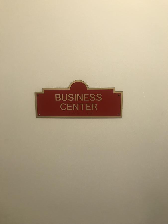 Crescent Suites Hotel Waltham Esterno foto