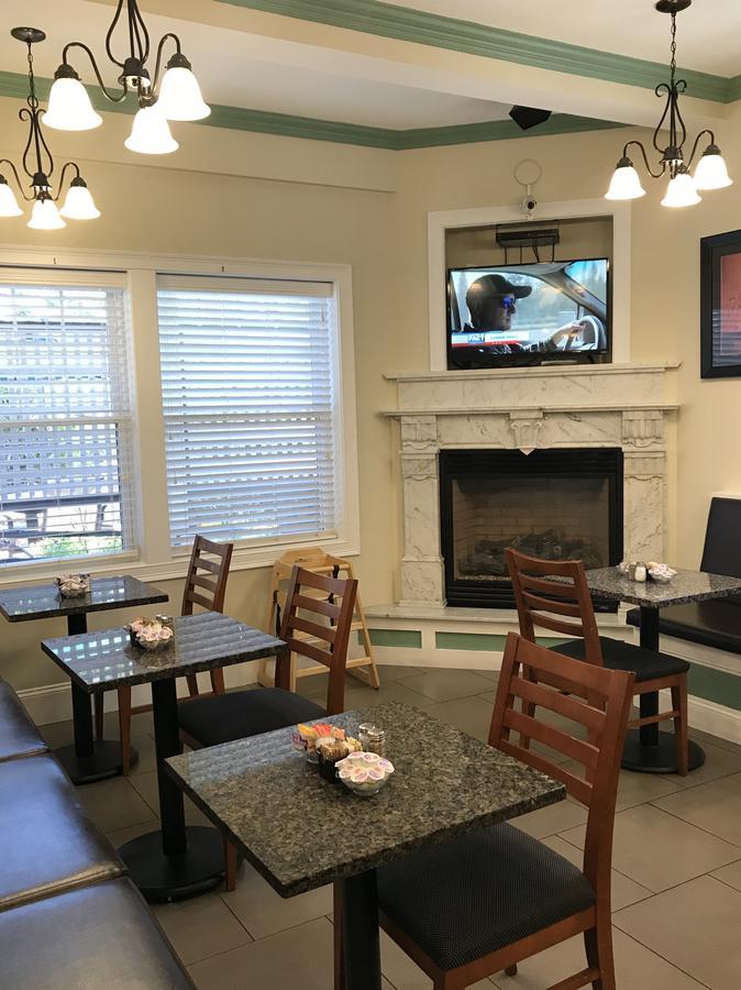 Crescent Suites Hotel Waltham Esterno foto